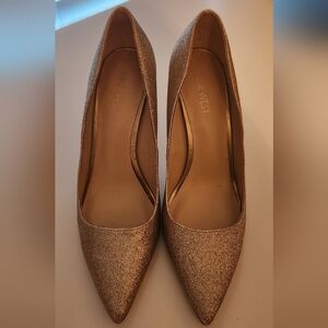 Nine West Jackpot Gold Glitter Heels - Size 8.5